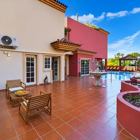 Duque Dream 5 Bedroom Apartment *